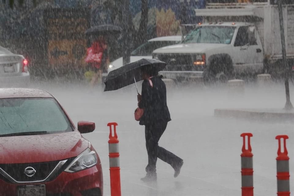 Para este domingo 15 de septiembre se esperan lluvias ligeras intermitentes y chubascos ocasionales en la Ciudad de México. 