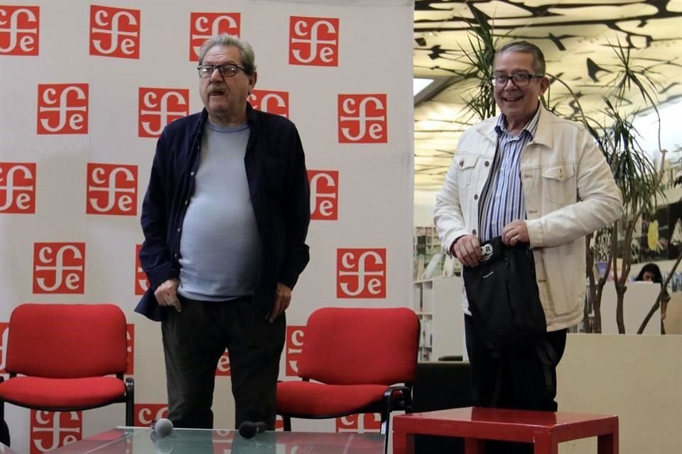 Paco Ignacio Taibo ll y Genaro Villamil durante la presentación de la serie radiofónica 'Pasión por la Historia. Las otras revoluciones'.