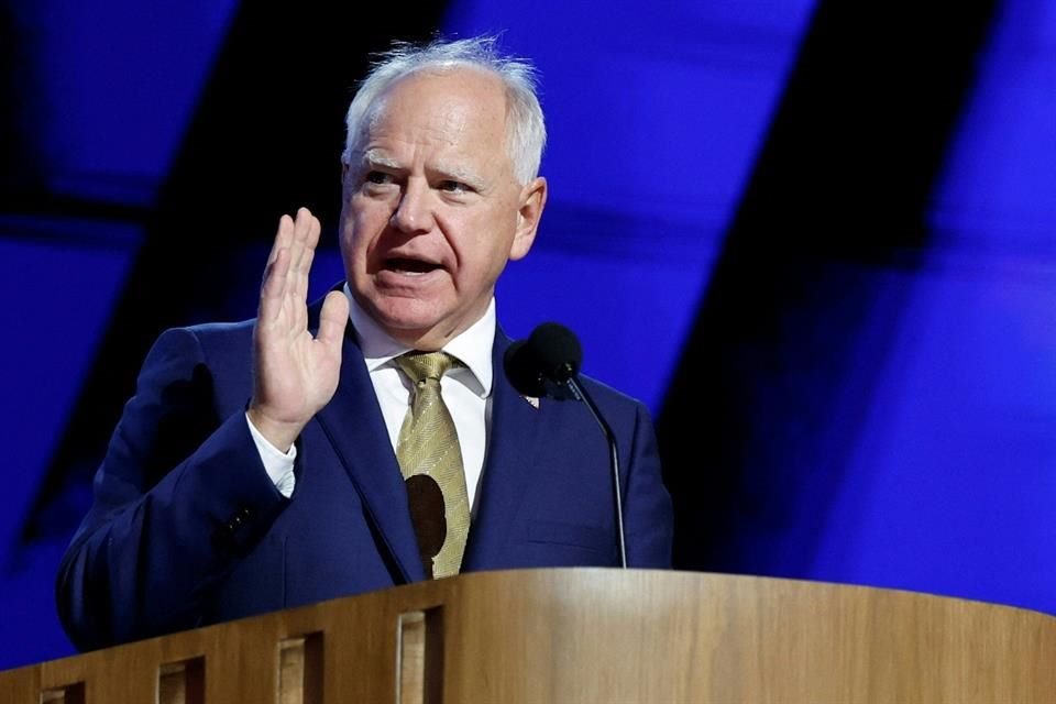 El Gobernador Tim Walz durante la Convención Nacional Demócrata en Chicago, el 21 de agosto del 2024.