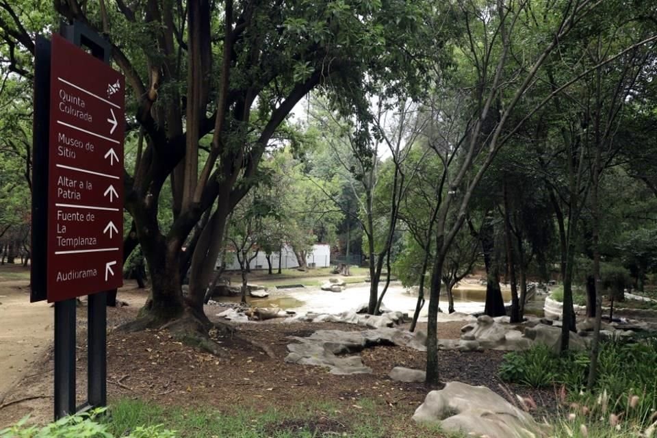 Aspecto del Manantial o Parque Las Tazas, el cual se encuentra sin agua, parte del Bosque de Chapultepec.