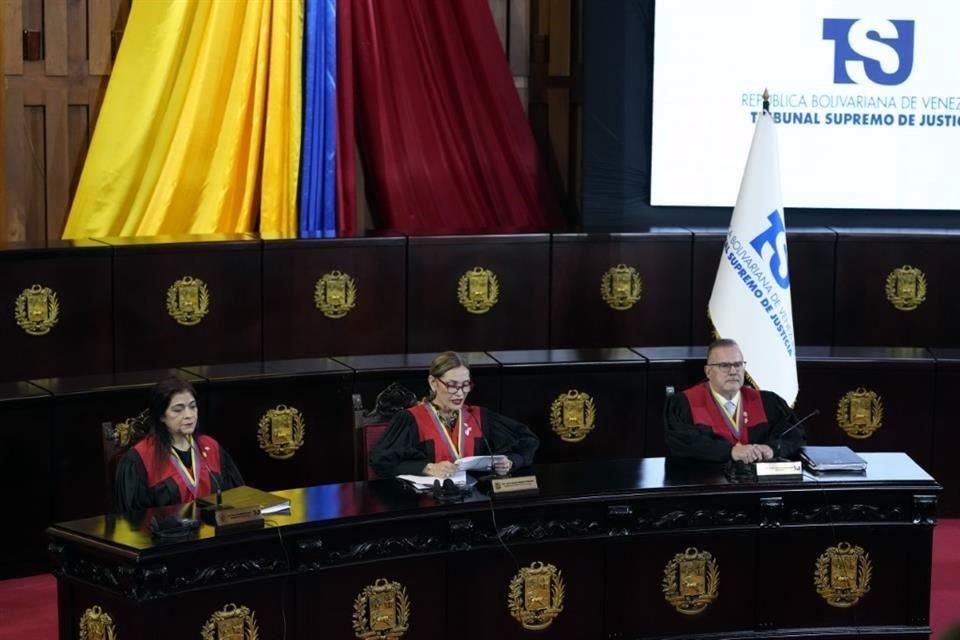 La presidenta de la Corte Suprema, Caryslia Rodríguez, habla en el tribunal que está realizando una auditoría de los resultados controvertidos de las elecciones presidenciales en Caracas, Venezuela.