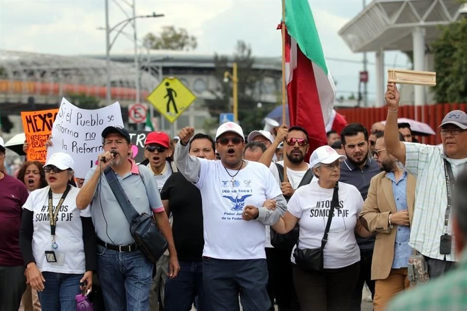 Los inconformes aseguran que no son representados por ninguna asociación sindical.