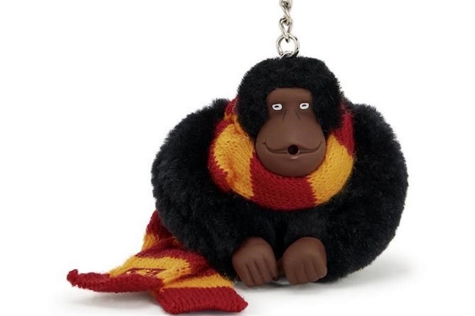 Kipling ha sucumbido ante la magia de Harry Potter y ha tomado motivos de la franquicia para crear una colección de ropa y accesorios.