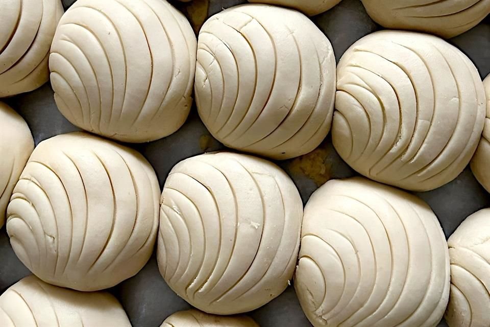 Las conchas son hechas con levadura, huevos, vainilla, azúcar y leche.