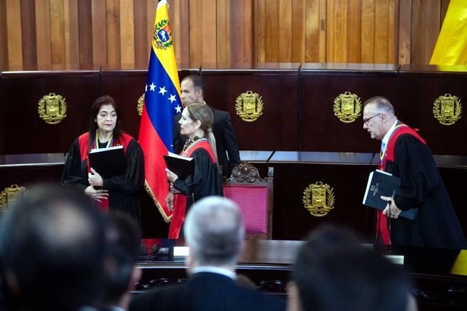 Diez países de AL, EU y la UE condenaron el fallo de la Suprema Corte de Venezuela que convalida 'sin sustento' reelección de Maduro.