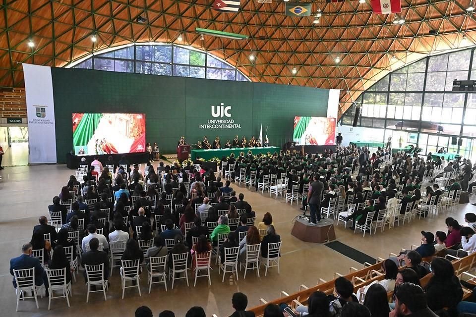 Celebra la UIC Claustro Universitario rumbo a su aniversario