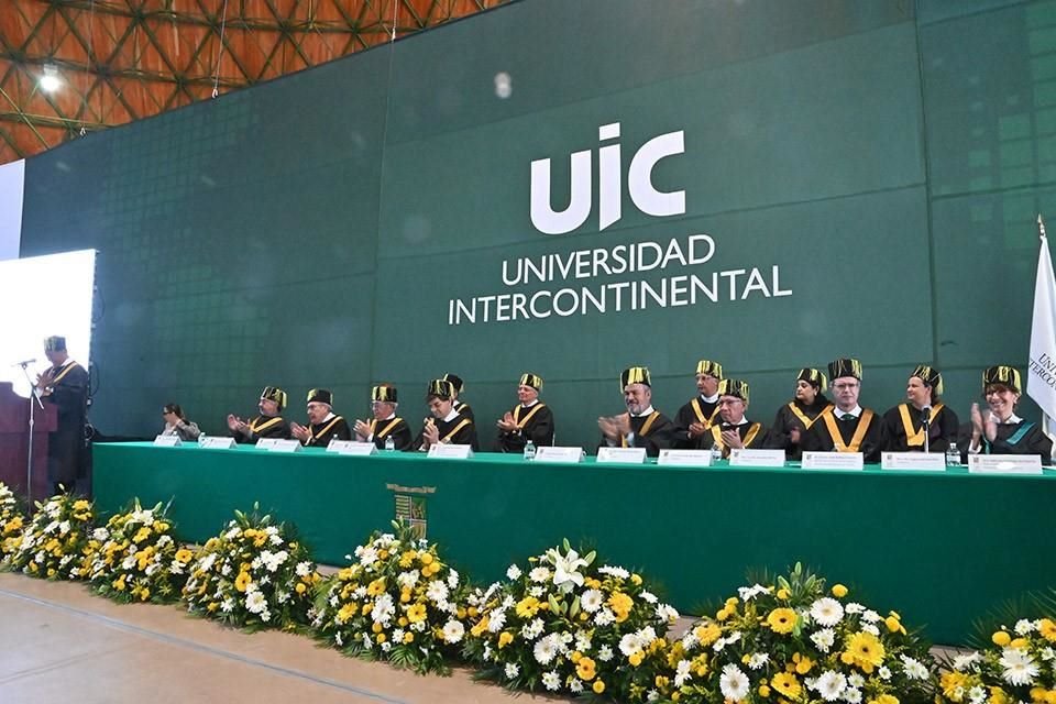 Celebra la UIC Claustro Universitario rumbo a su aniversario