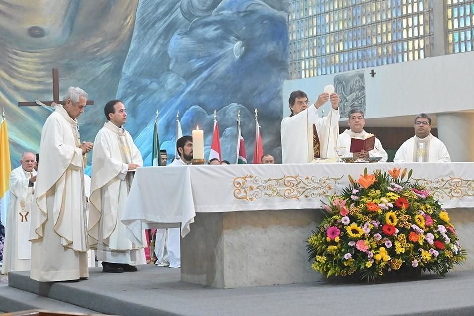 Celebra la UIC Claustro Universitario rumbo a su aniversario