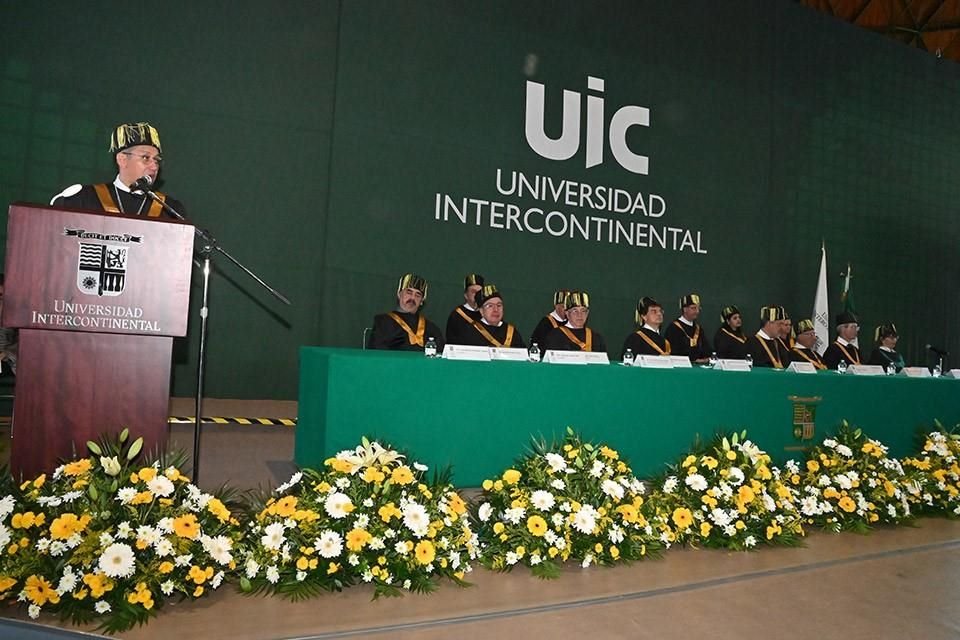 Celebra la UIC Claustro Universitario rumbo a su aniversario