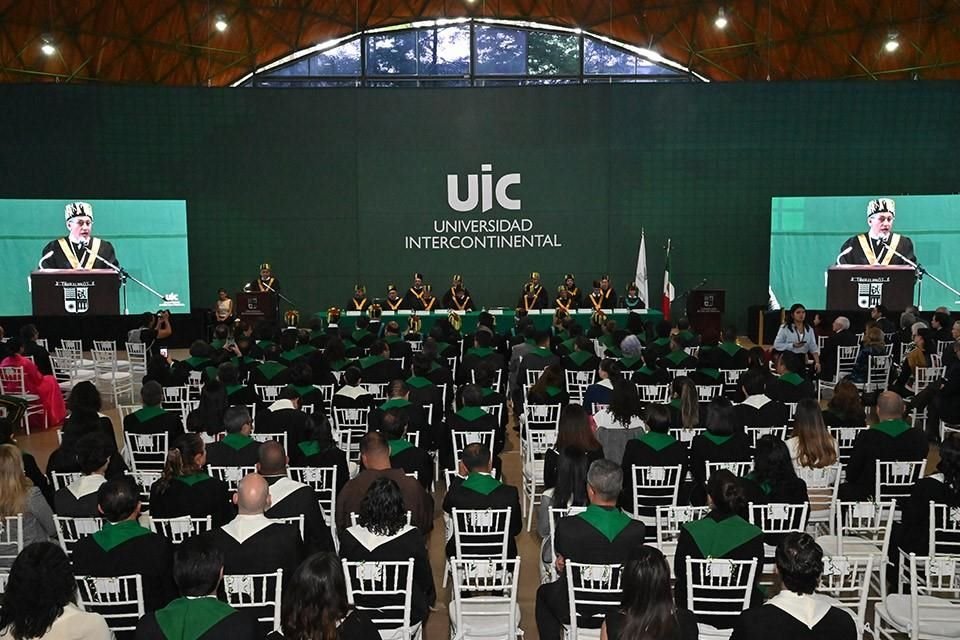 Celebra la UIC Claustro Universitario rumbo a su aniversario