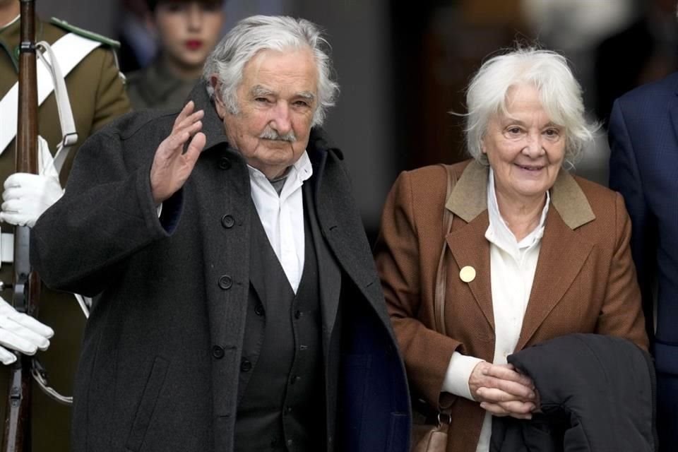 El ex Presidente uruguayo José Mujica dijo que se siente 'deshecho' y 'perdiendo' la vida tras la radioterapia contra el cáncer de esófago.