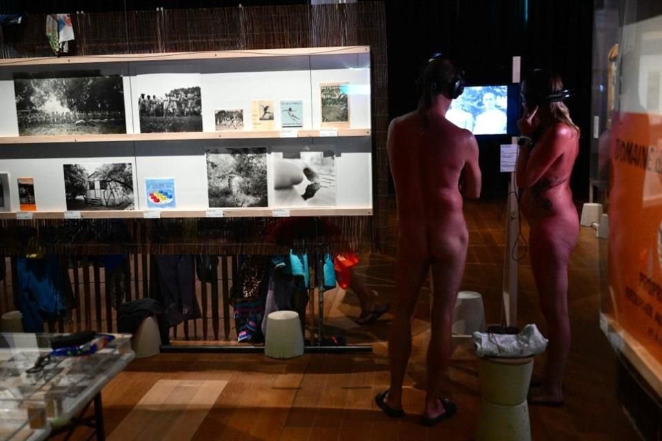 El Museo de las Civilizaciones de Europa y del Mediterráneo (Mucem) dispuso un día especial para visitar la muestra 'Paraísos naturistas' al desnudo.