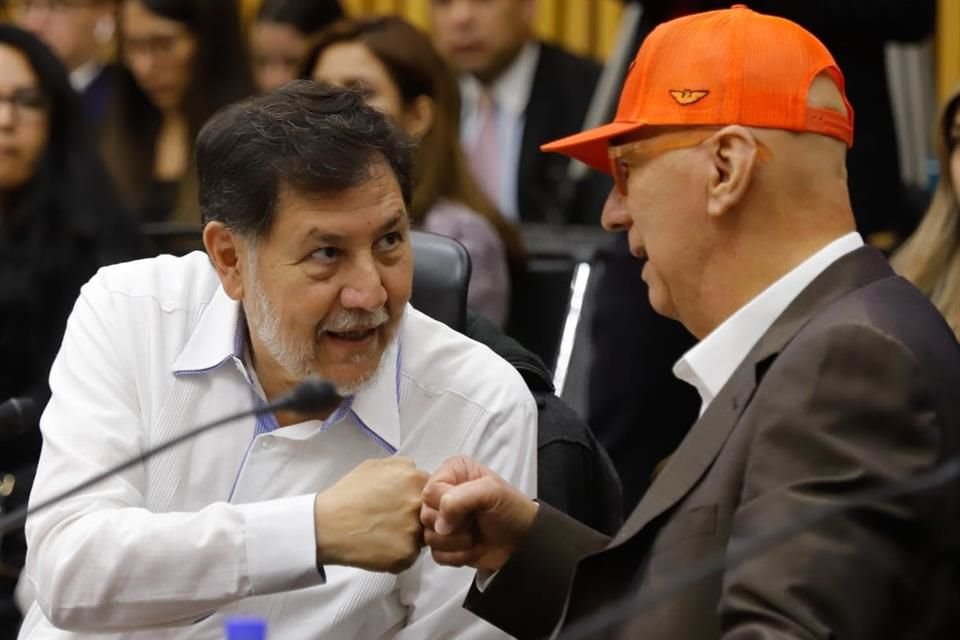 Gerardo Fernández Noroña, de PT, y Dante Delgado, líder de MC, en la sesión del INE.