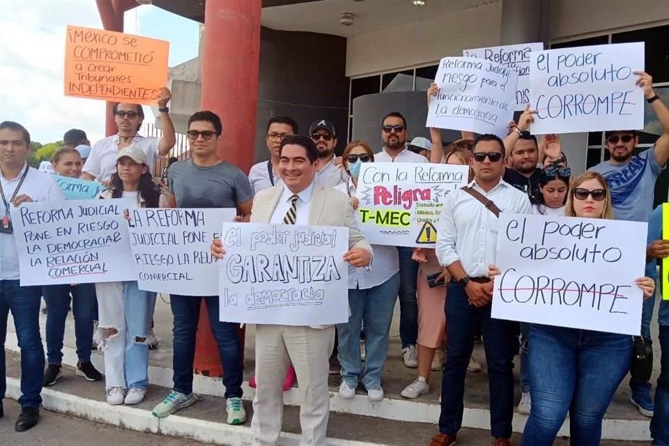 La marcha estuvo encabezada por Roberto Paredes Femat, Juez Tercero de Distrito en materia penal