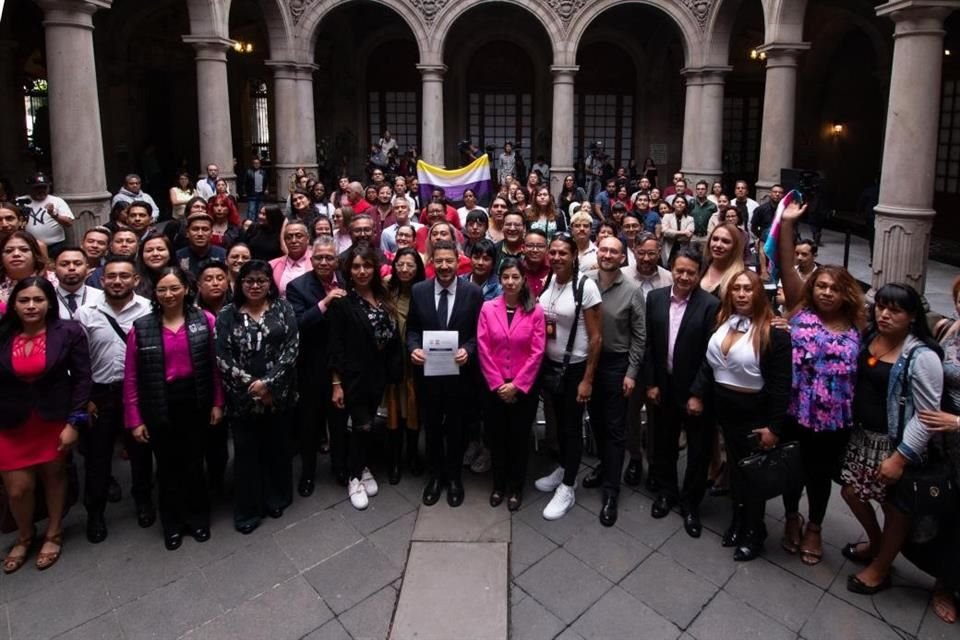 'El transfeminicidio se castigará con una pena que va de 35 a 70 años de prisión', indicó Batres al dar a conocer reformas legales que entraron en vigor hoy.