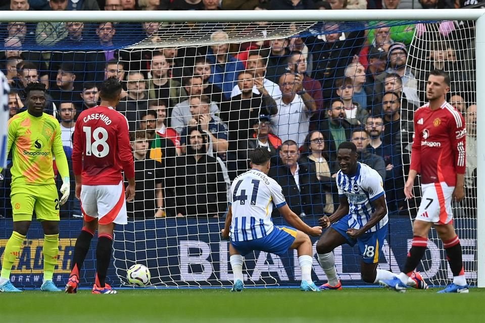 Danny Welbeck le marcó al equipo que lo formó.