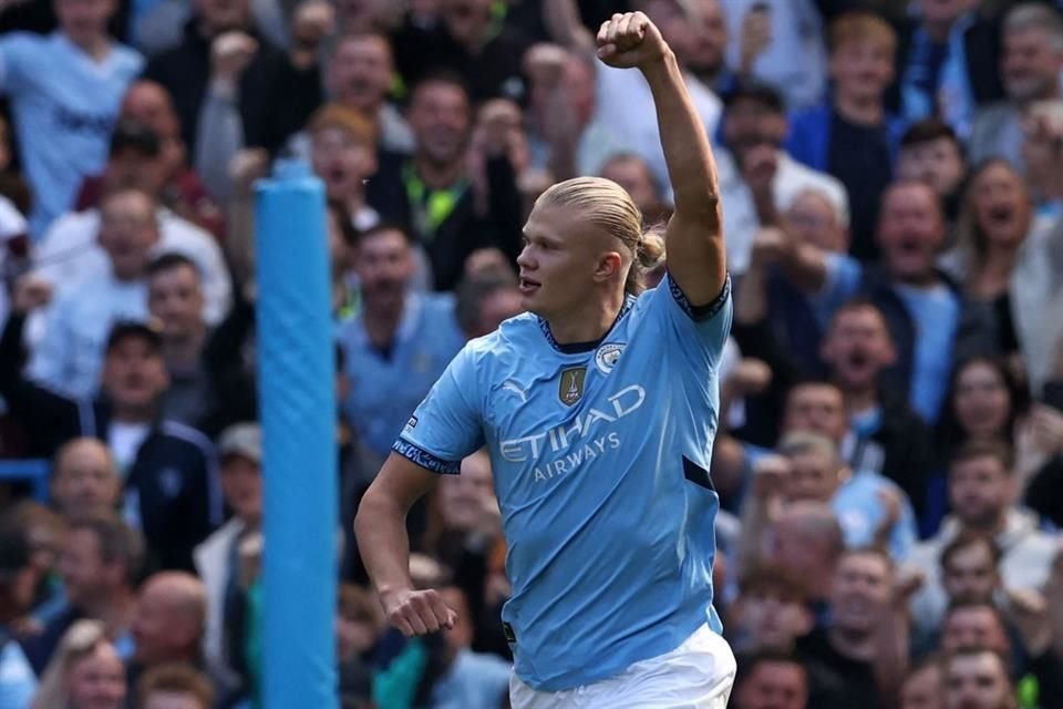 Erling Haaland celebra su primer hat-trick de la temporada.