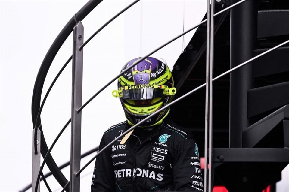 Por impedir a Sergio Pérez en la Q1, Lewis Hamilton recibió una penalización de tres lugares en el GP de Países Bajos.