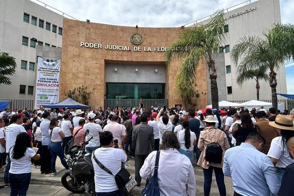 Proyecto de reforma judicial de Morena privilegia a Jueces y Magistrados estatales con el derecho a permanecer indefinidamente en el cargo, luego de pasar por sólo dos elecciones.