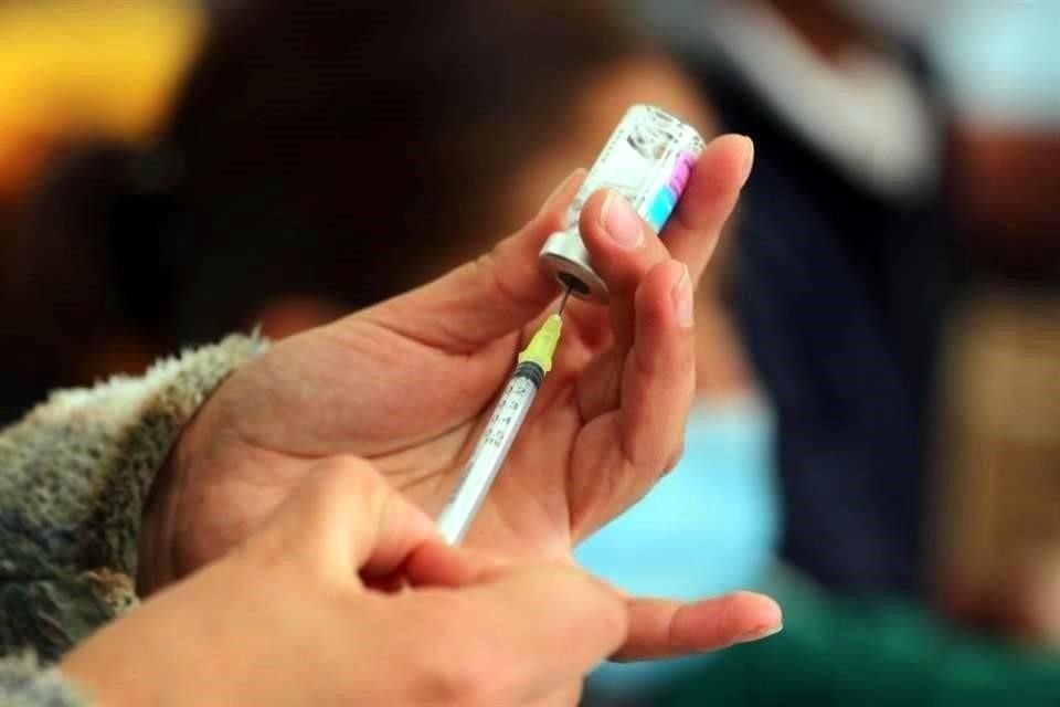 En México es posible prevenir la tosferina mediante la vacuna pentavalente acelular.