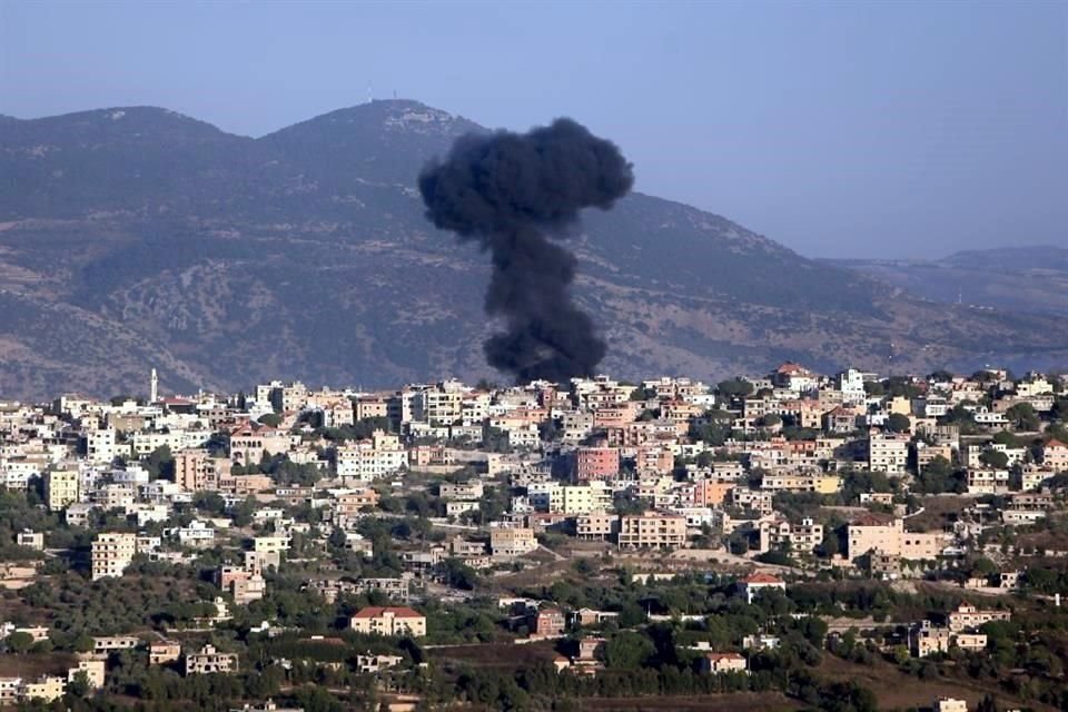 Humo causado por un bombardeo israelí en Líbano.