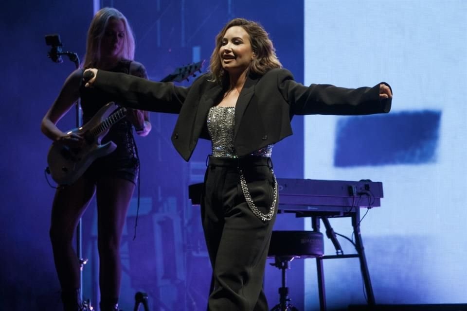 Demi Lovato se presentó en el escenario estelar del festival Hera con una banda conformada por mujeres para honrar sus éxitos.