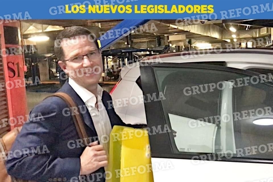 Desde 2021, Ricardo Anaya se autoexilió luego que la FGR lo acusara de recibir sobornos de Emilio Lozoya. Ayer se registró como senador.