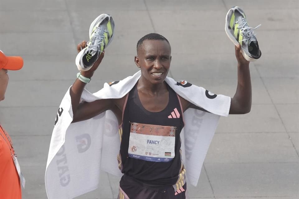 Fancy Chemutai ganó en la rama femenil.