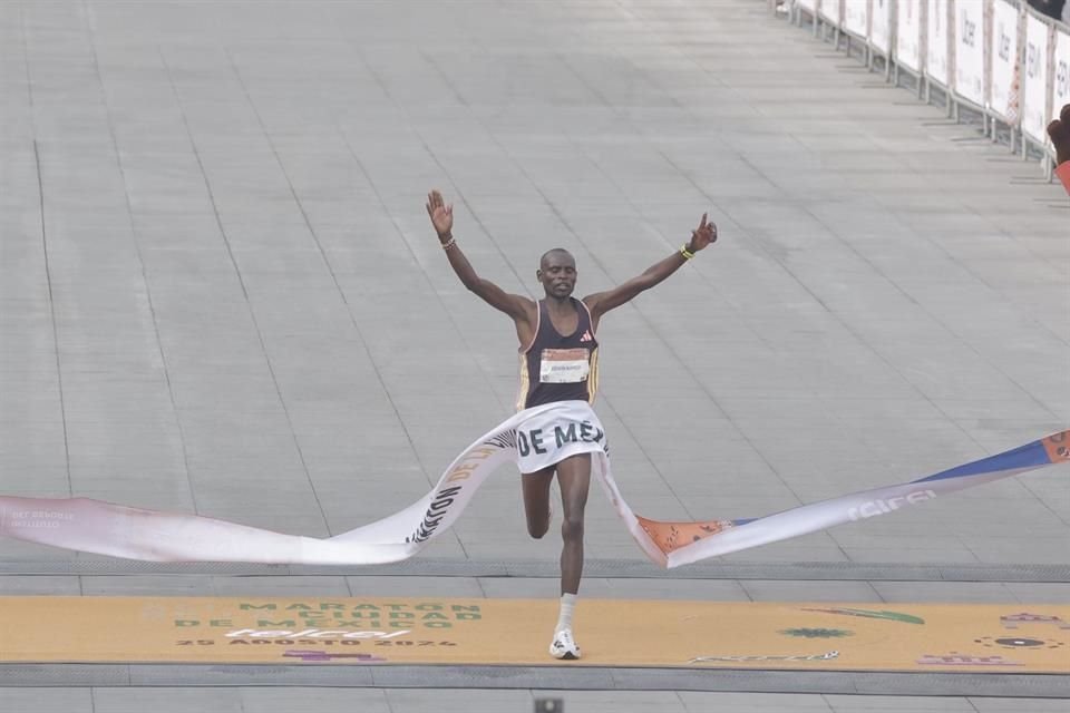 Kiptoo ganó por segunda vez un maratón en la Capital del País.