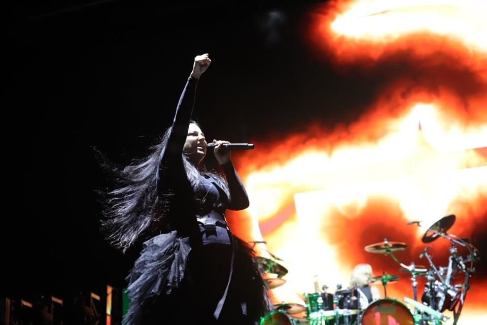 'Que nadie les diga ni los haga sentir pequeños. Ustedes son fuertes y grandes, no dejen que nadie les haga sentir lo contrario', aseveró Amy Lee.