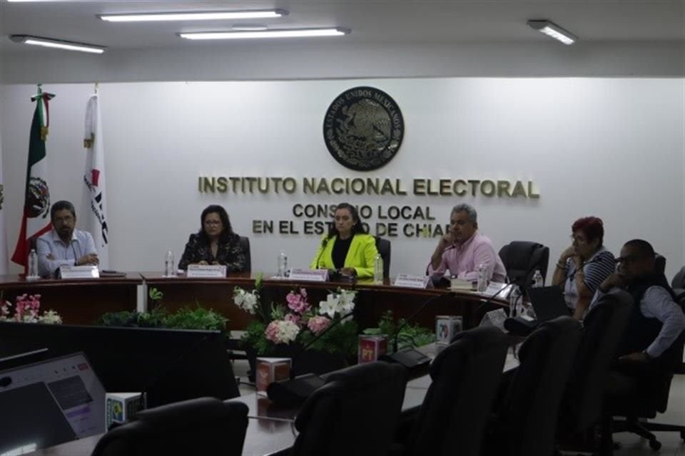 Sólo el 40 por ciento de la población podría ejercer hoy su voto, debido a que la lista nominal de 26 mil 330 personas se redujo a 15 mil 016, según el INE Chiapas.