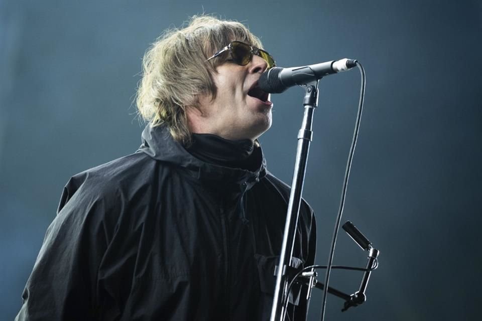 Liam Gallagher le dedicó el tema 'Half The World Away' a su hermano Noel desde un festival.