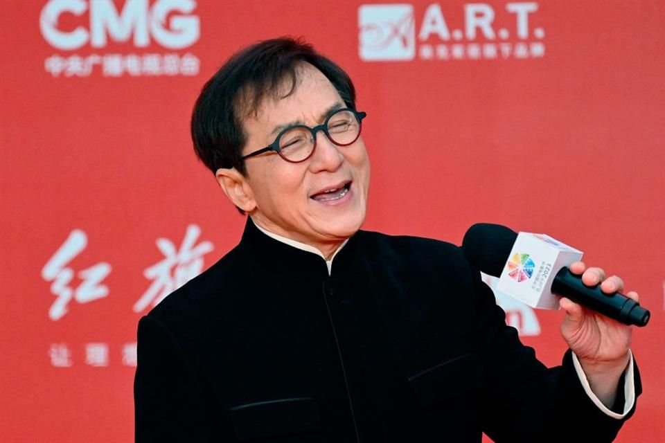 Para dar inicio a los Juegos Paralímpicos de París, el actor Jackie Chan, quien además es especialista en artes marciales, portará la llama.