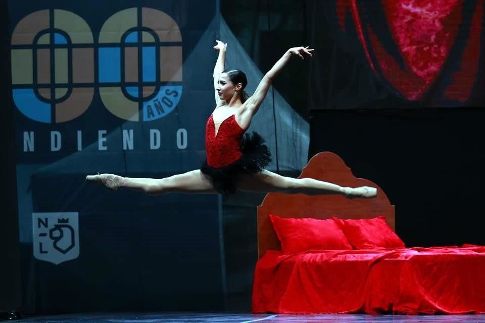 El Ballet de Monterrey mostró el virtuosismo de sus integrantes en obras como 'Carmen'.