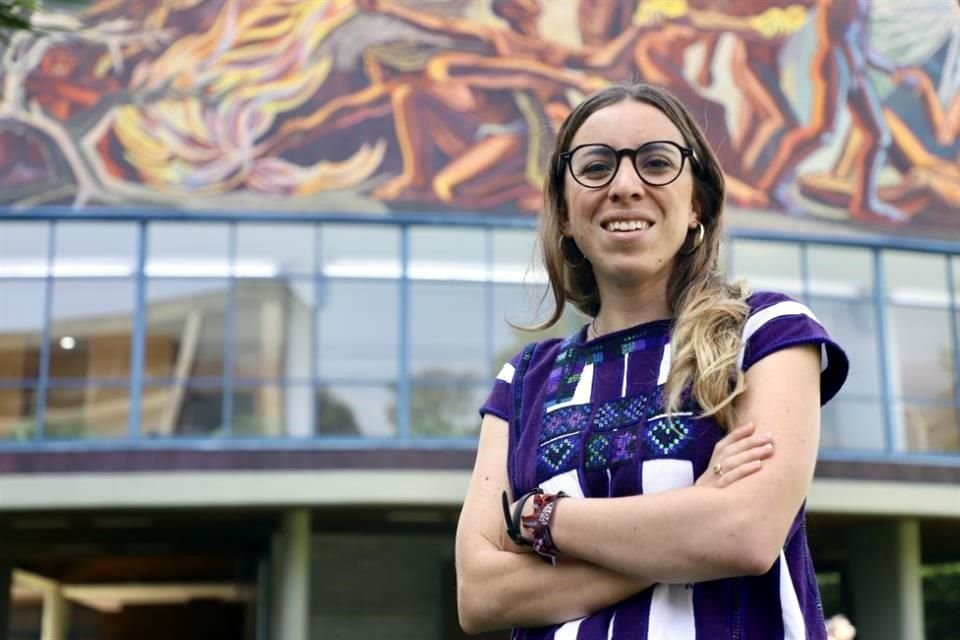 Julia Álvarez Icaza formó parte del Equipo Jurídico de la demanda en contra del maíz transgénico.