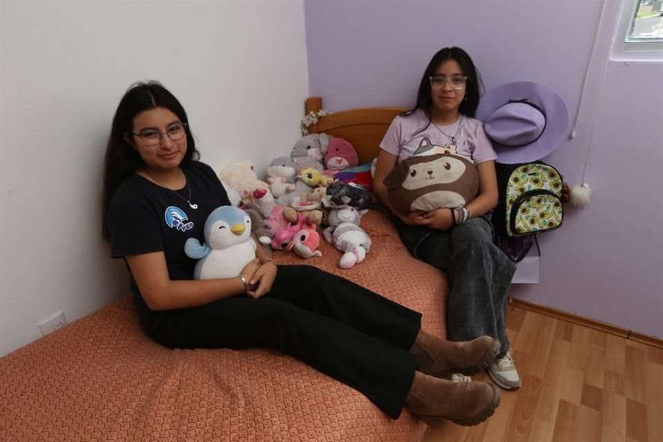 Elisa y Sara están listas para regresar hoy a clases.