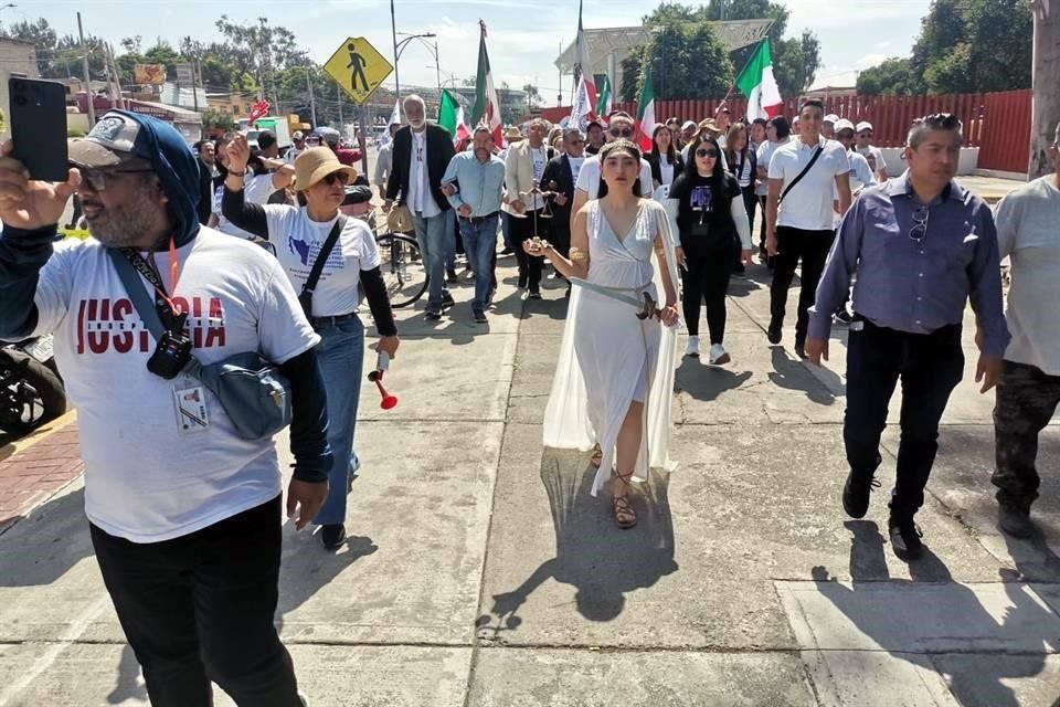 Los inconformes marcharon del Palacio de Justicia de San Lázaro a la sede de la Cámara baja.