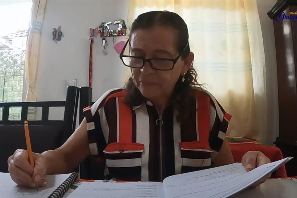 Marisela Márquez se graduó de la Prepa 9 de la UNAM a los 67 años tras pausar su bachillerato por más de cuatro décadas.