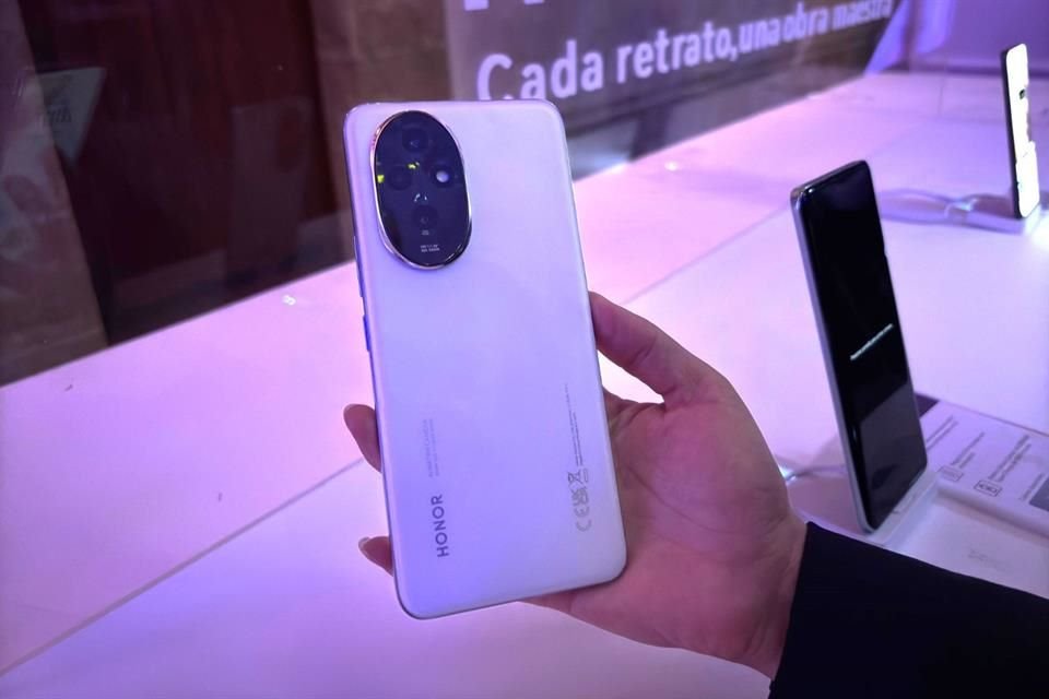 Honor estrena los nuevos teléfonos Honor 200 Pro y Honor 200, teléfonos que concentran la experiencia en retratos.