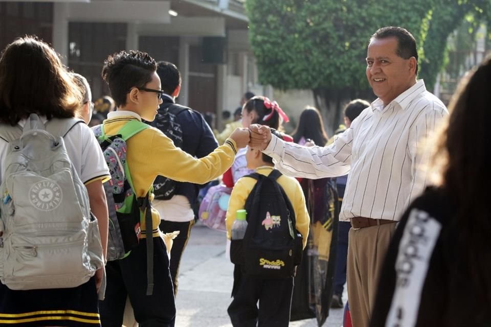 Alumnos regresan a clases motivados.