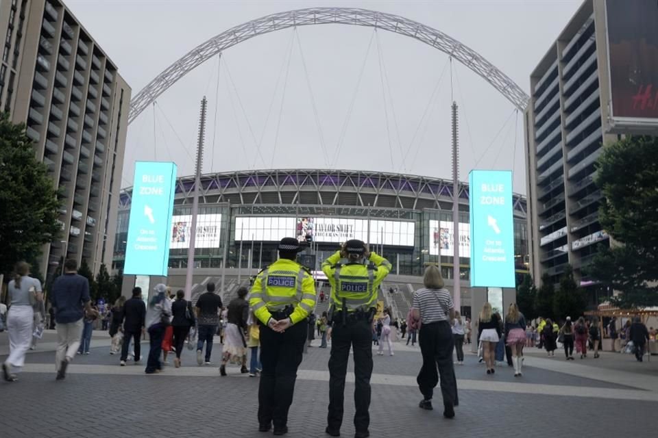 Taylor Swift logró llenar ocho conciertos en el Estadio Wembley con su Eras Tour. La prensa británica informa que Oasis tendría previstas al menos 10 presentaciones en dicho inmueble.