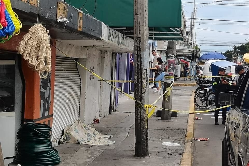 Fue observado por vecinos y familiares quienes intentaron auxiliarlo y llamaron a los servicios de emergencia. 