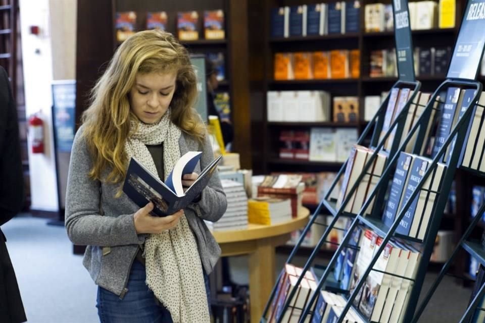 El reinado de casi medio siglo de Riggio en Barnes & Noble comenzó en 1971 cuando utilizó un préstamo para comprar el nombre de la compañía y su tienda insignia en la Quinta Avenida en Manhattan.