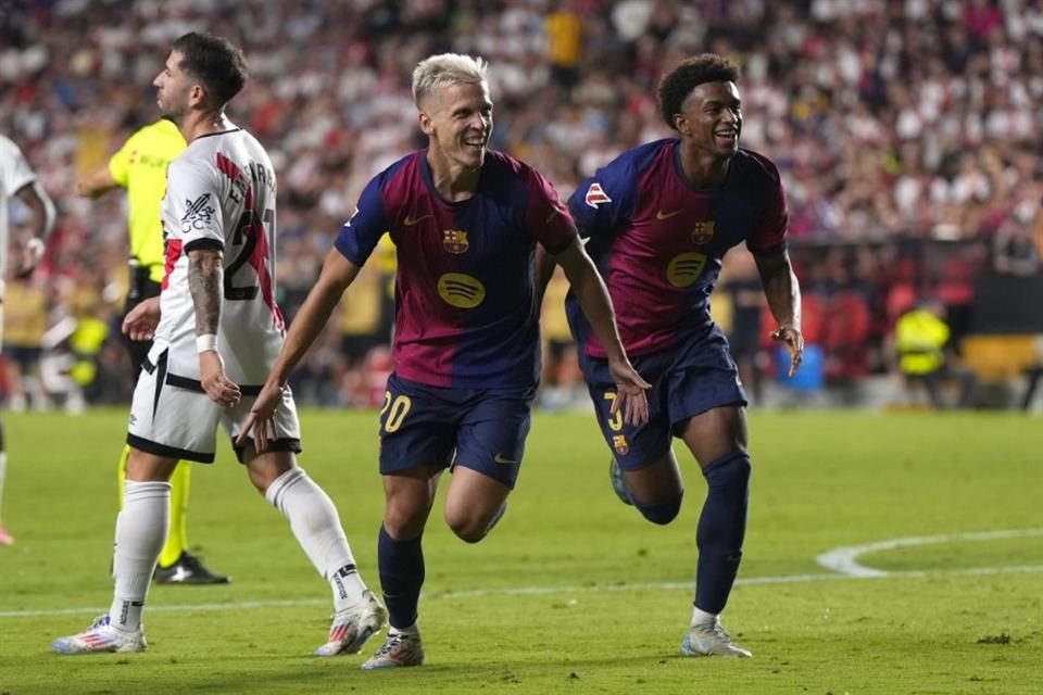 Dani Olmo celebra su primer gol con el Barcelona.