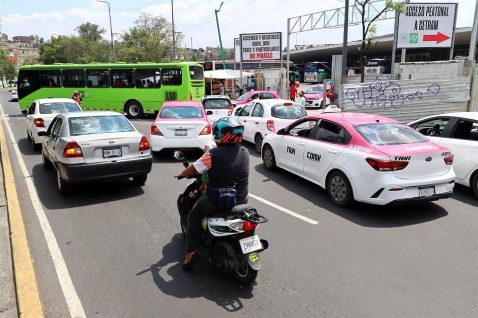 Tanto trampas peatonales como obstáculos viales son parte del entorno al que deben enfrentarse.