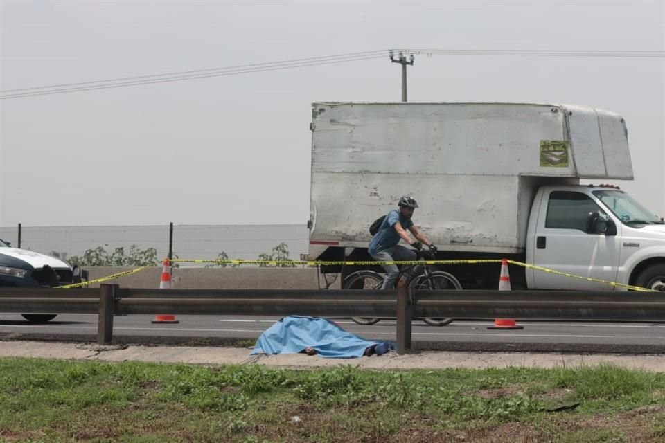 El hombre tenía heridas en la cabeza y estaba tendido, a la altura del kilómetro 22, en dirección hacia Zumpango.