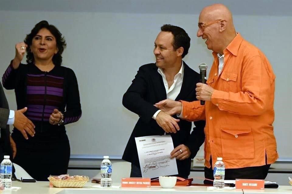 En una imagen de ayer, Ortega y Castañeda con el líder emecista Dante Delgado.