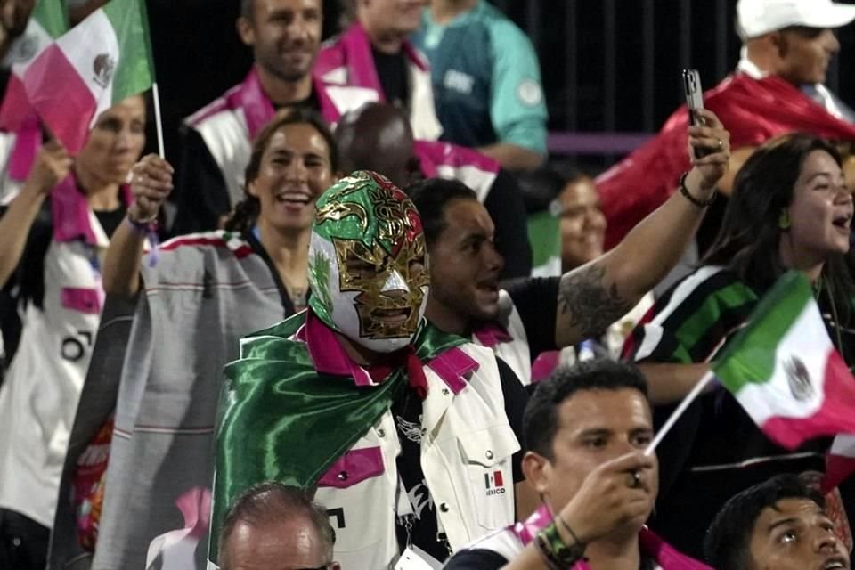 Los mexicanos en la ceremonia de inauguración de los Juegos Paralímpicos de París 2024.