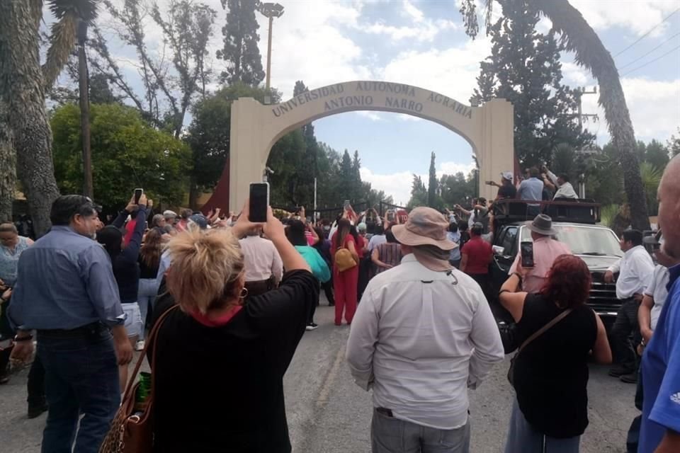 El paro de labores de más de 900 trabajadores mandó a sus casas a más de 5 mil 300 alumnos al inicio de la segunda semana del año escolar.