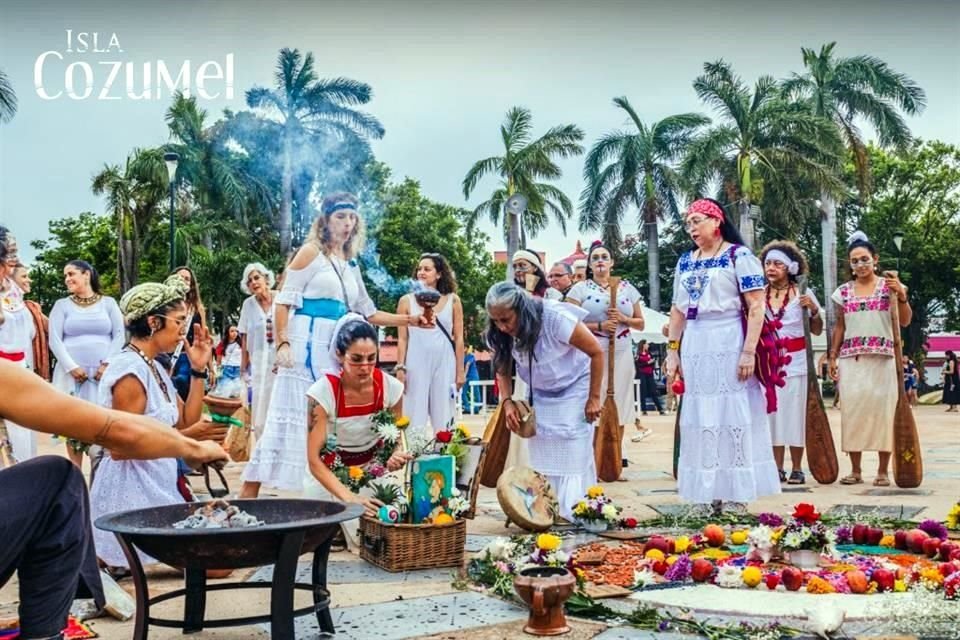 El evento inaugural se llevó a cabo en el corazón de Cozumel, comenzando con una ceremonia de bienvenida.